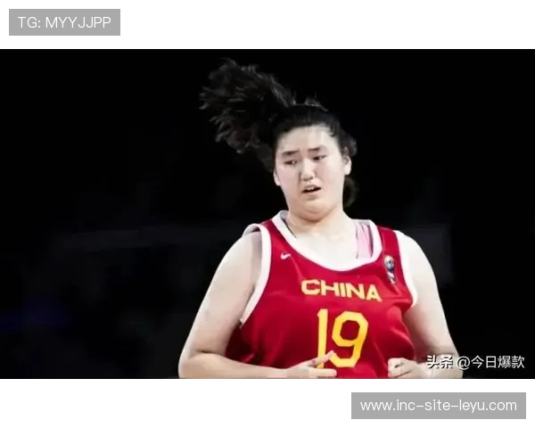裁判漏判引爆争议！张子宇内线遭围殴，日本女篮暴力动作引众怒